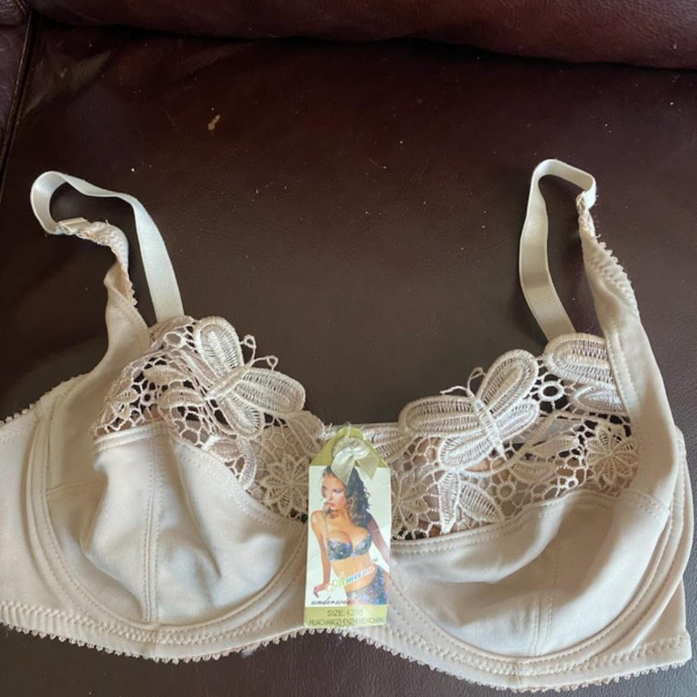 NWT AIMEINA UNDERWIRE BRA WITH BUTTERFLY LACE SIZE 42/95 EU.